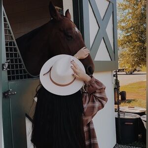 Meet your Posher, Leslie